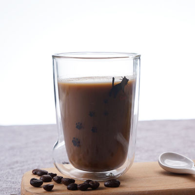 Το δημιουργικό φλυτζάνι νυχιών γατών γάλακτος/καφέ, δίνει τις ανθισμένες διπλές μονωμένες κούπες γυαλιού προμηθευτής